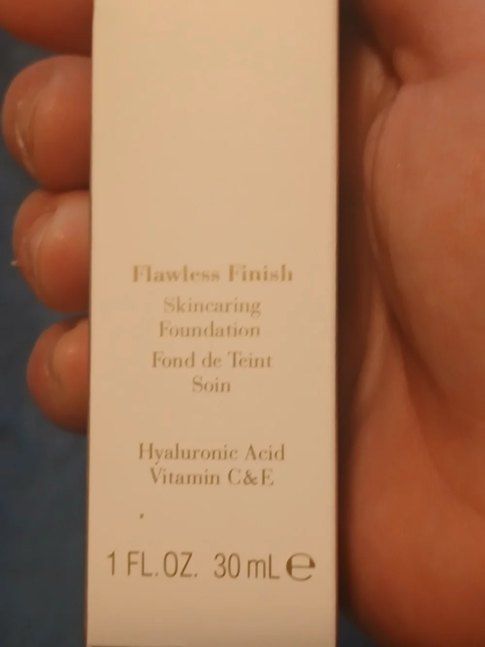 Elizabeth Arden Flawless Finish Skincaring Foundation - Cream Shade 120W